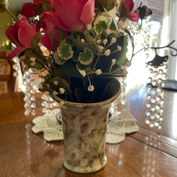 Vase Formalities Baum Bros Porcelain Roses
Chintz Hoop Handle Vintage. - Picture 2 of 8